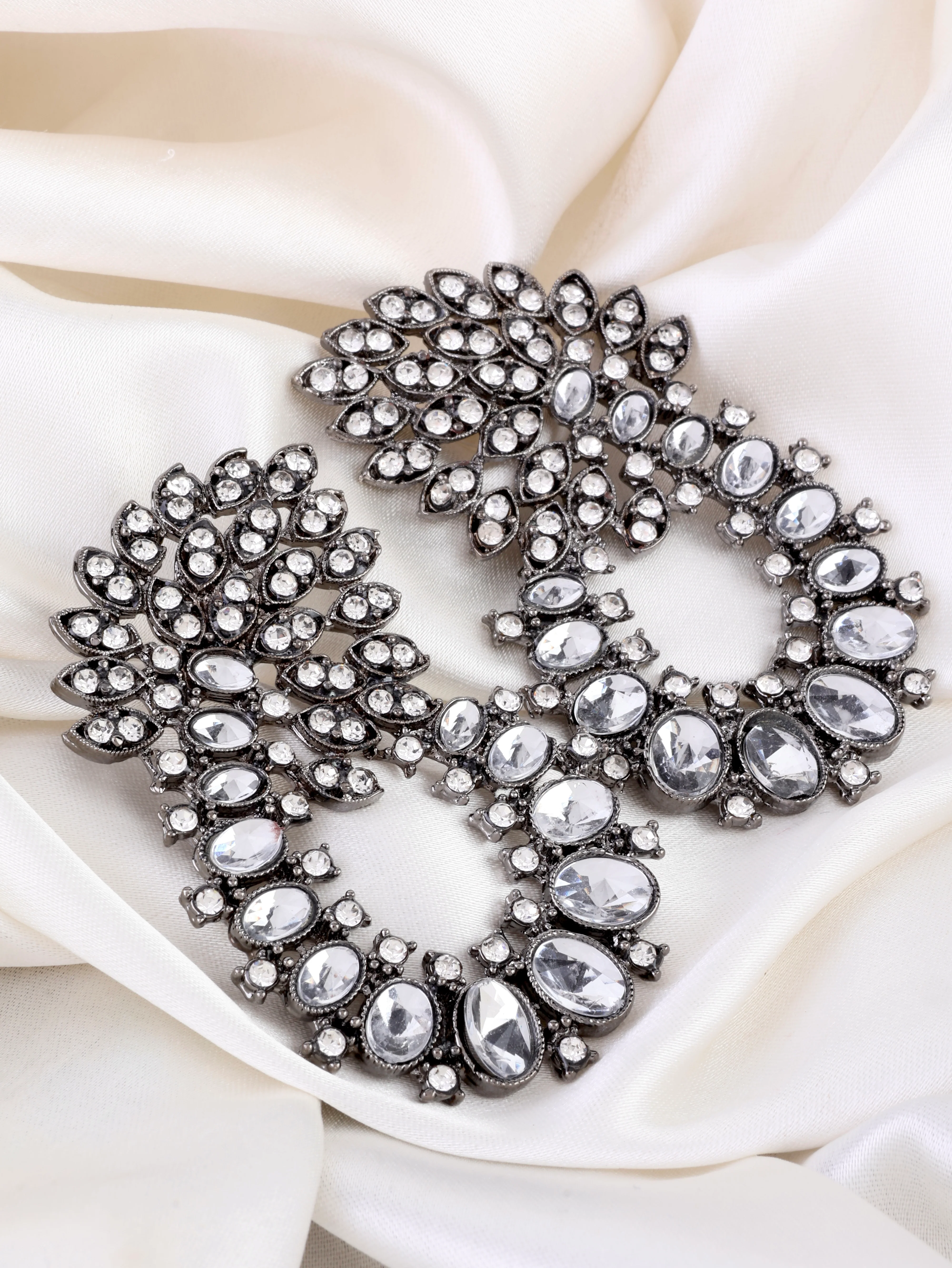 Black Reeva Earrings - Image 3