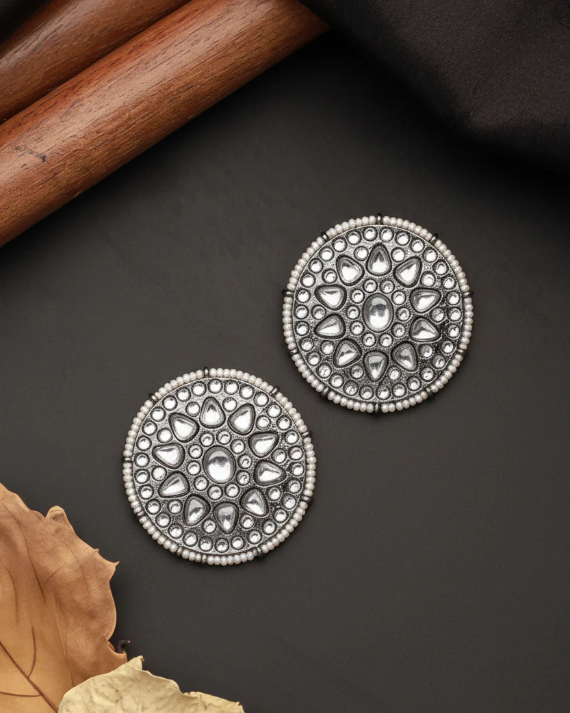Black Sanya Kundan Studs - Image 3