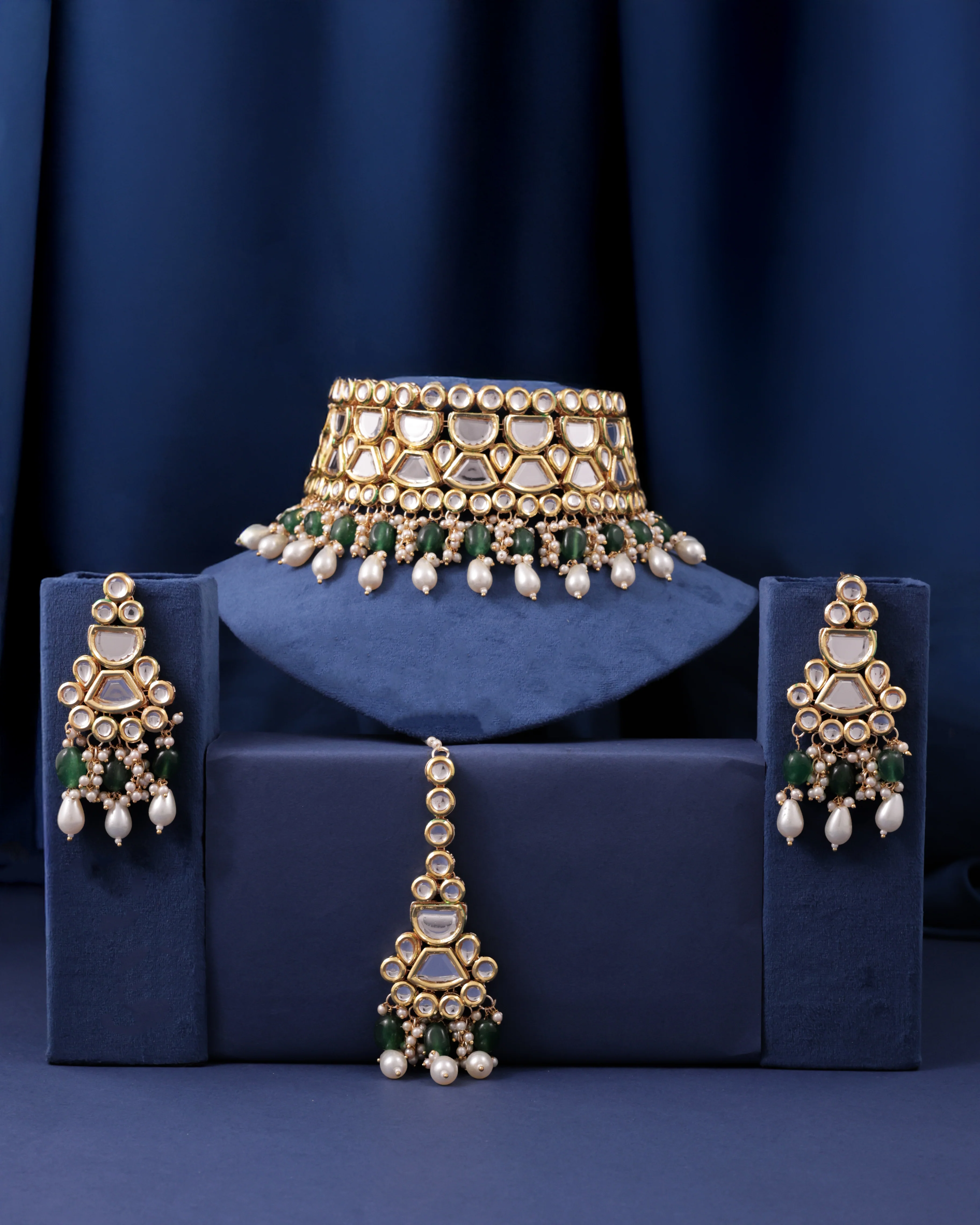 Green Guranshi Dabi Kundan Choker Necklace with Earring and Mangteeka - Image 6
