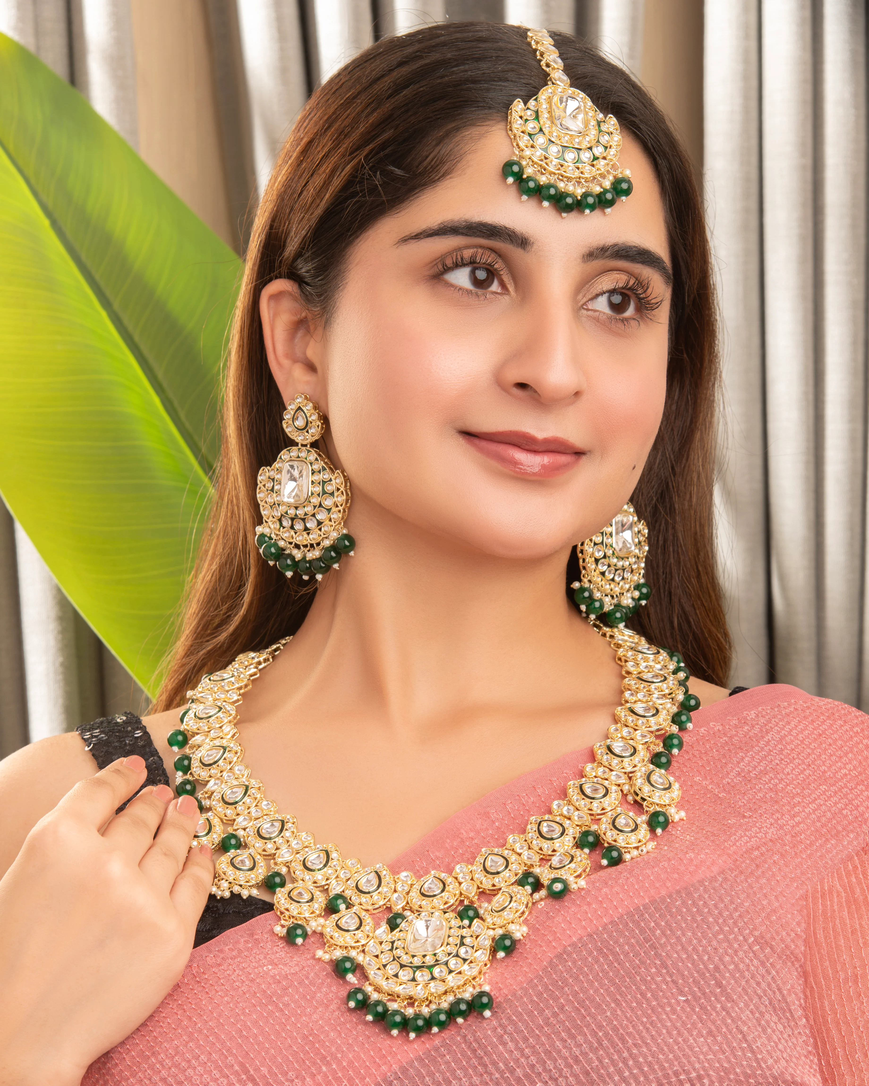 Green Noorika Heritage Kundan Necklace Set With Earring & Maangteeka - Image 2