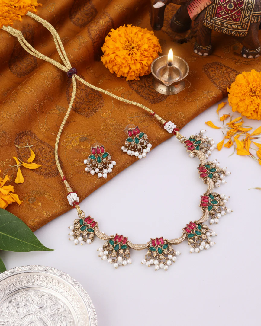 Rajeshvari Kundan Choker Set with Earring - Image 4