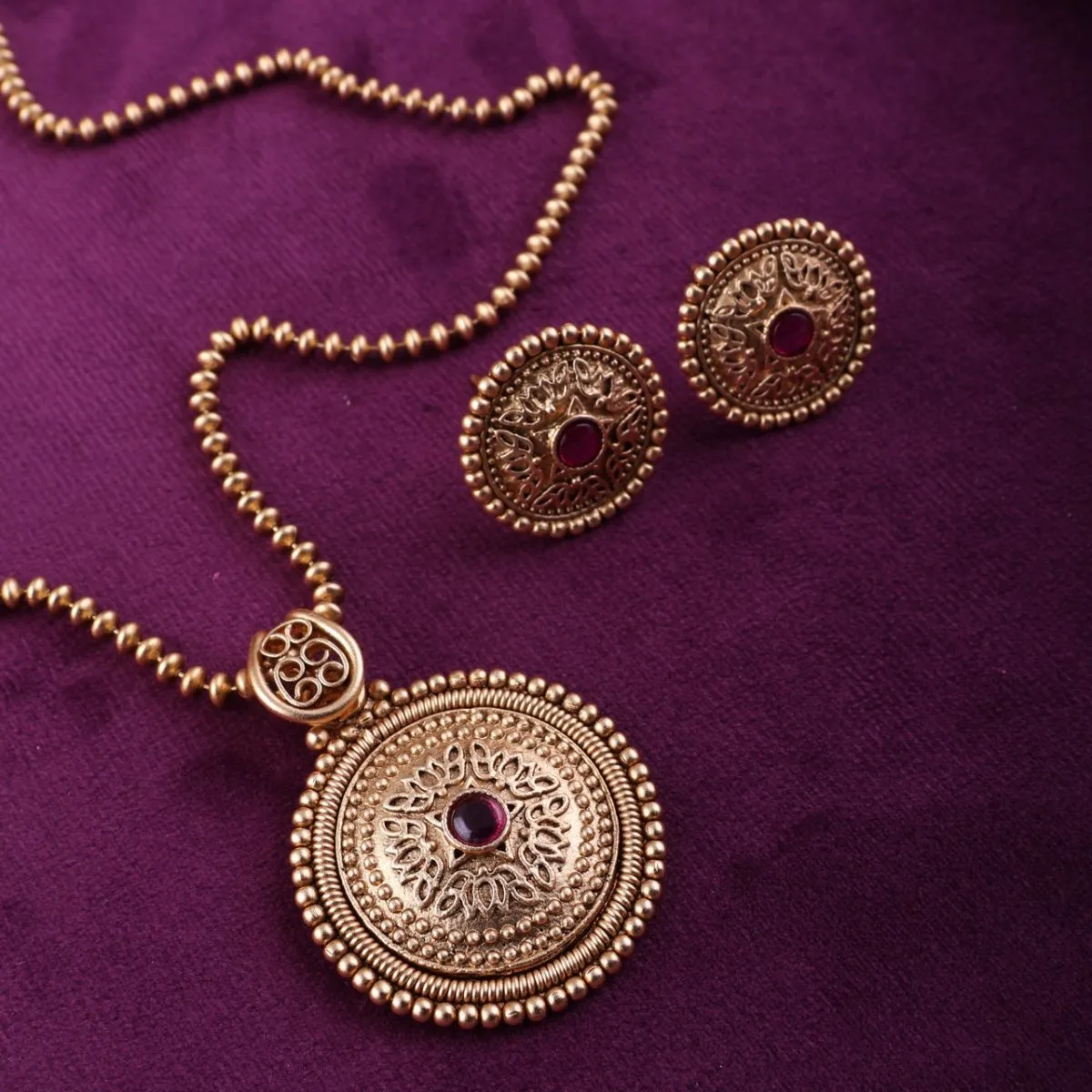 Reshmi Gold Pendant Set - Image 3