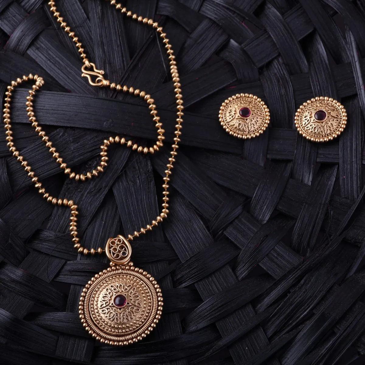 Reshmi Gold Pendant Set - Image 4