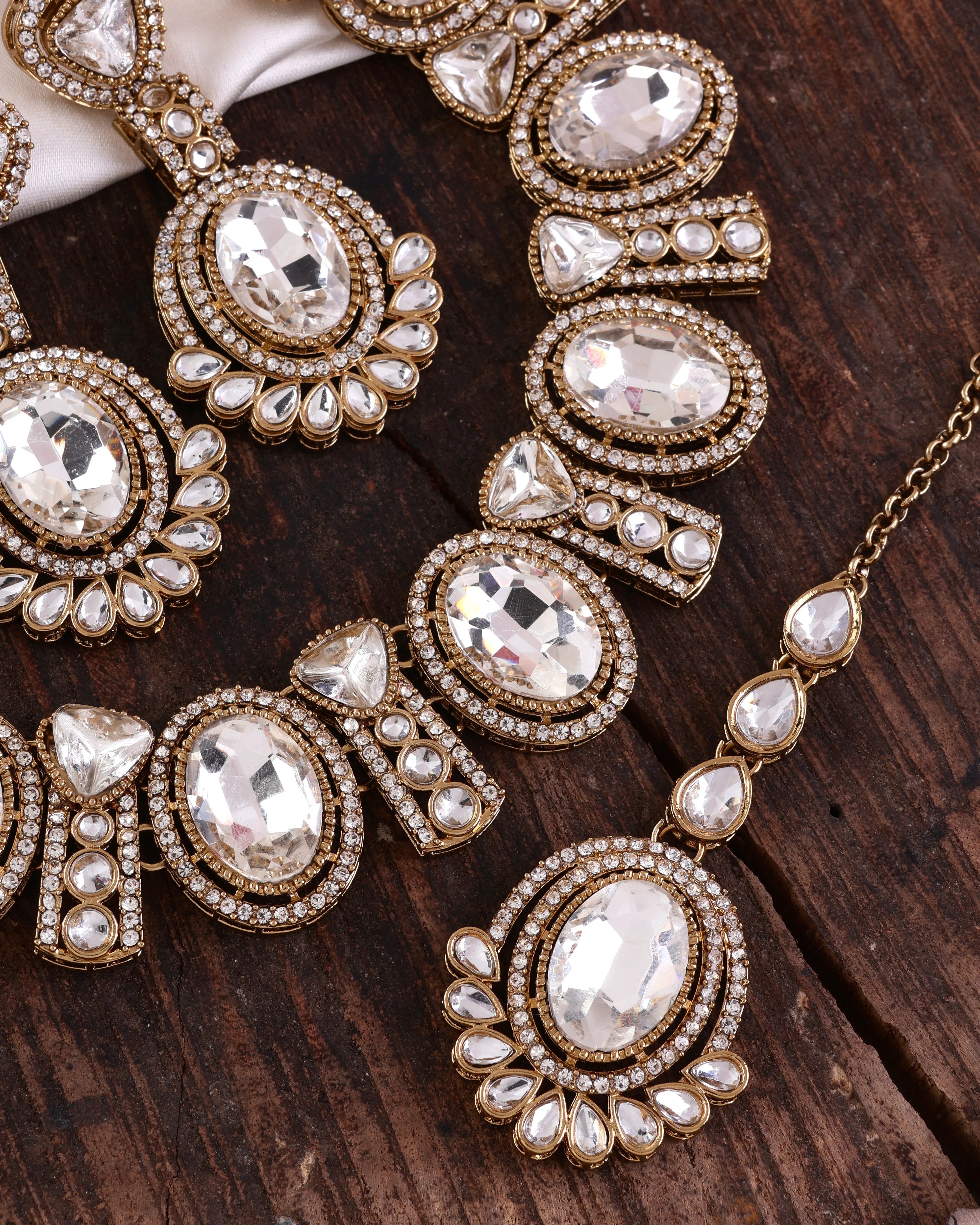 Silver Taruja Premium Polki Dupe Necklace with Earring and Mangteeka - Image 4
